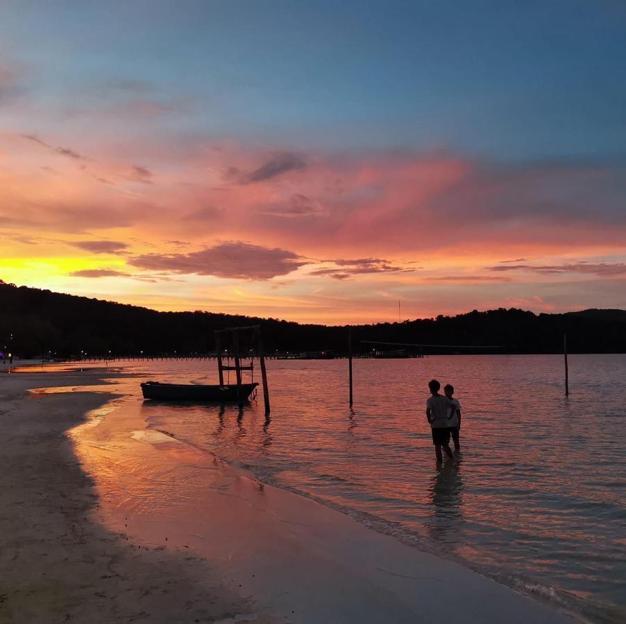 Lucky Sun Saracen Bay Koh Rong Sanloem Exterior foto
